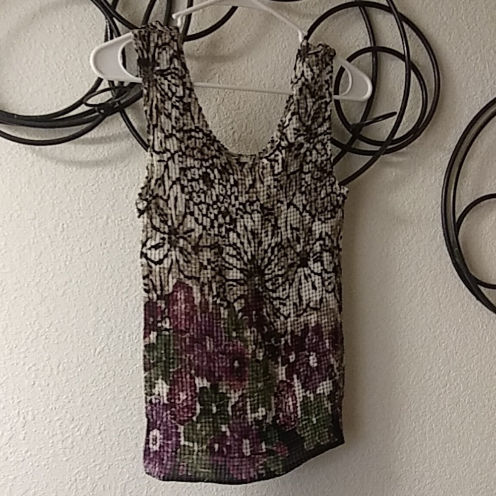 Light and comfortable summer top
